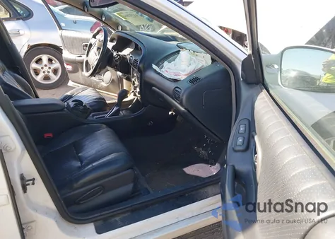 2000 Pontiac Grand Prix Gtp z USA, uszkodzony, nr VIN 1G2WR5217YF125528